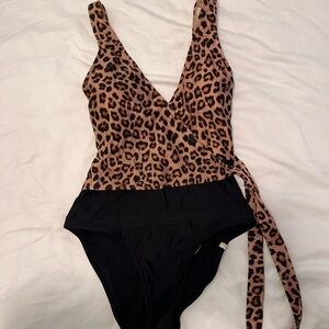 Summersalt One Piece Swimsuit Size 4 Worn Once!
